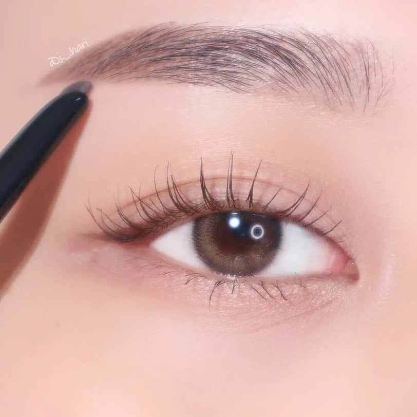 化妝師建議可以根據「眼睛大小」決定 圖片來源：IG@benefitcosmeticskorea