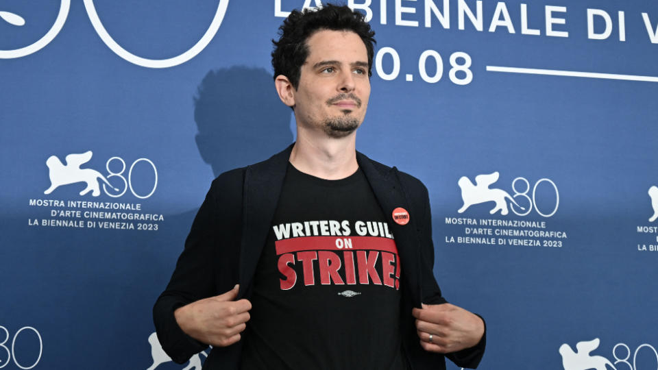 US director and president of the jury Damien Chazelle wearing a tee-shirt in solidarity with Writers Guild on strike poses on August 30, 2023, during a photocall for the Jury of the 80th International Venice Film Festival at Venice Lido