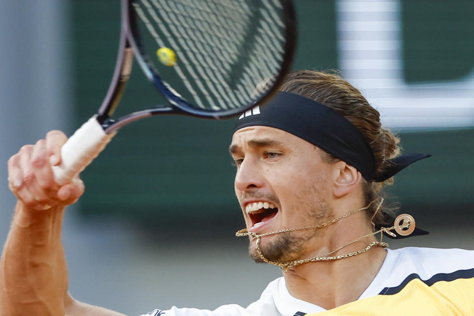 Germany's Alexander Zverev plays a shot against Australia's Alex De Minaur during their quarterfinal match of the French Open tennis tournament at the Roland Garros stadium in Paris, Wednesday, June 5, 2024. (AP Photo/Aurelien Morissard)