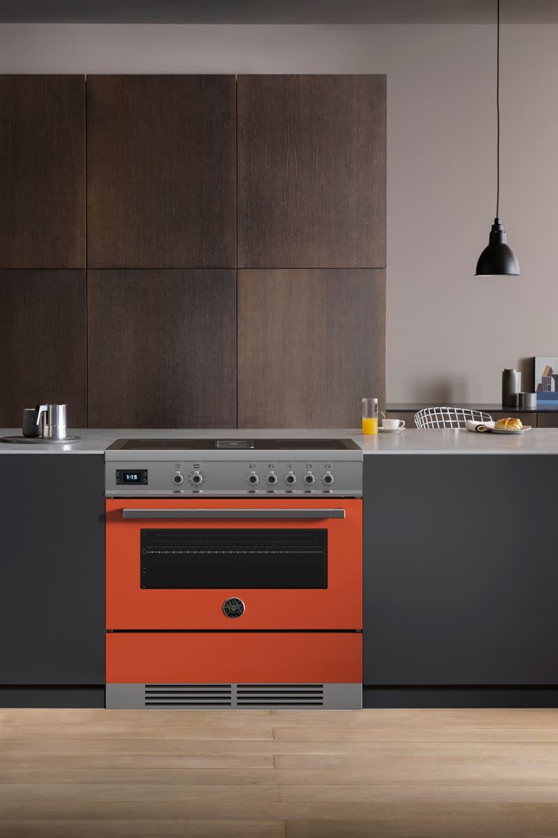 義大利頂級藝術廚電Bertazzoni博塔隆尼Air-Tec爐連烤全新在台上市。（圖／品牌業者提供）