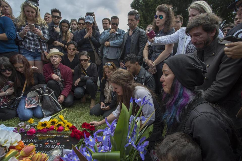 Fans mourn graveside after funeral services for Soundgarden frontman Chris Cornell (Getty Images)