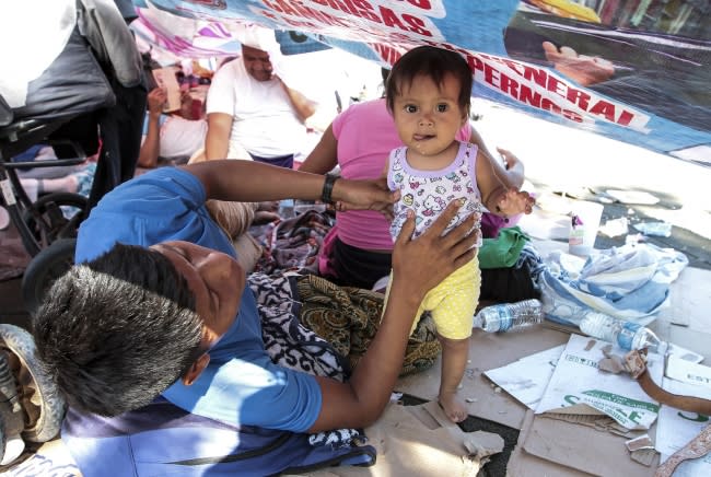 FOTOS | Migrantes toman calles de Huixtla, Chiapas, rumbo a EEUU