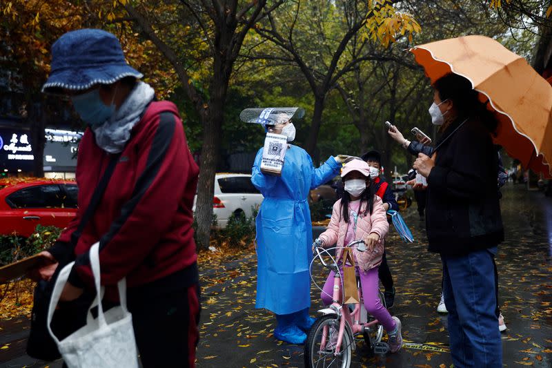 Elderly person scans a code in Beijing