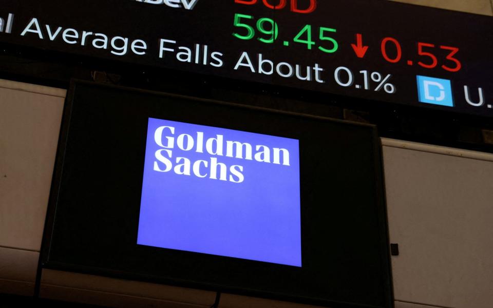 Goldman Sachs xav tias yuav txiav 3,200 txoj haujlwm rau lub lim tiam no - REUTERS / Andrew Kelly