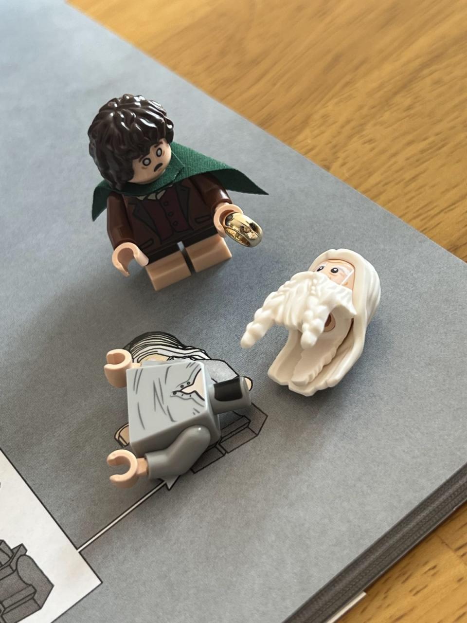The Lord of the Rings LEGO minifigures Frodo and Gloin