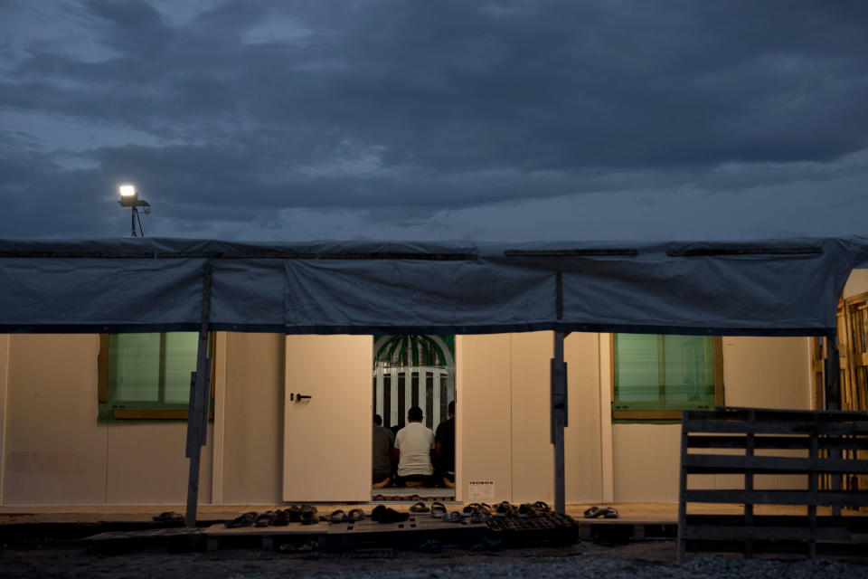 <p>Refugees and other migrants pray inside a tent at the refugee camp of Ritsona about 86 kilometers (53 miles) north of Athens, Greece, May 25, 2017. This trailer is being used as a mosque in the camp. (Photo: Petros Giannakouris/AP) </p>