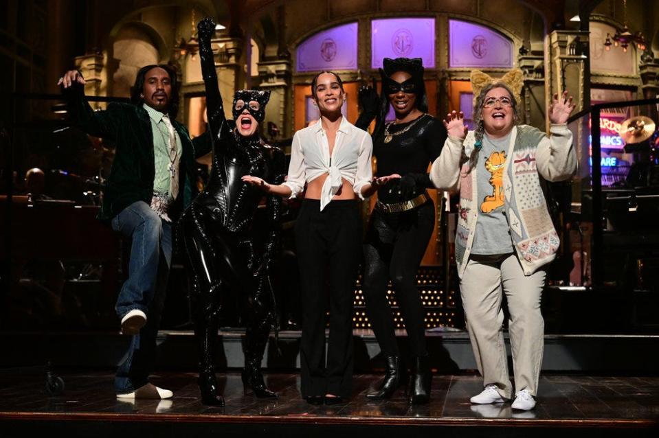 From left to right, Chris Redd, Kate McKinnon, host Zoë Kravitz, Ego Nwodim, and Aidy Bryant during the monologue on March 12, 2022.