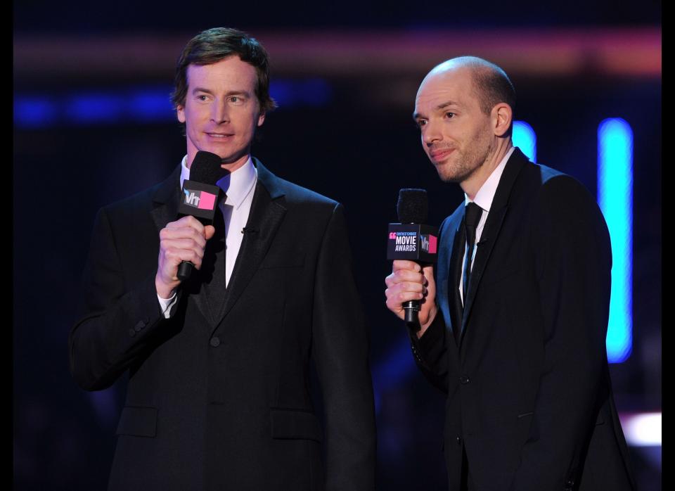 <a href="http://twitter.com/#!/paulscheer" target="_hplink">@paulscheer</a>