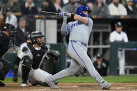 Kansas City Royals' Vinnie Pasquantino hits a home run during the fourth inning of a baseball game against the Chicago White Sox, Monday, April 15, 2024, in Chicago. (AP Photo/Erin Hooley)