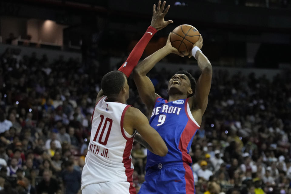 Detroit Pistons' Ausar Thompson shoots over Houston Rockets' Jabari Smith Jr. during the second half of an NBA summer league basketball game Sunday, July 9, 2023, in Las Vegas. (AP Photo/John Locher)