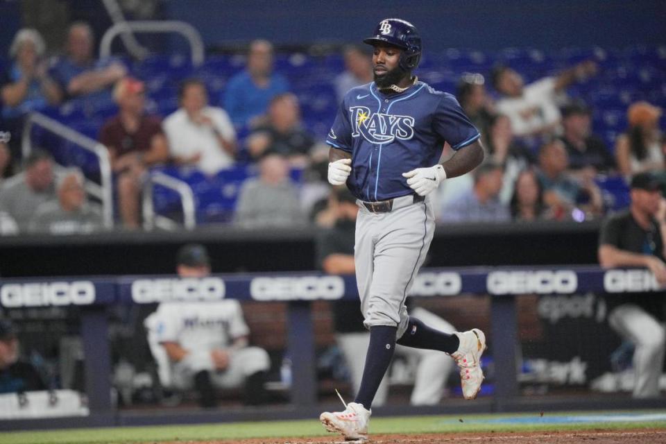 El jardinero de los Rays de Tampa Bay Randy Arozarena anota en el quinto inning del partido ante los Marlins, celebrado el 4 de junio de 2024 en Miami.