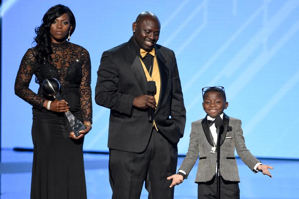 Saints super fan Jarrius "J.J." Robertson, right, accepts the Jimmy V perseverance award with his parents, from left, Patricia Hoyal and Jordy Robertson at the 2017 ESPYS.
