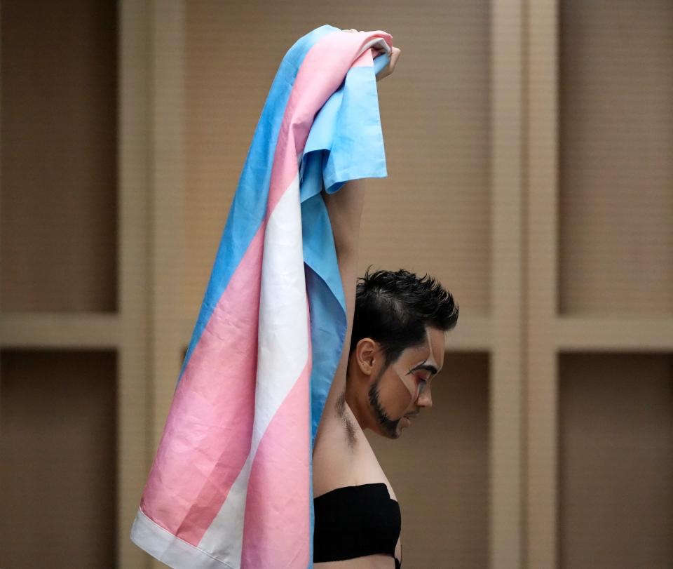 Nov. 20, 2023; Columbus, Oh., USA;
Drag king Manny Nuff holds up a transgender flag while performing in a variety show hosted by Mozaic Ohio and Equitas Health at Stonewall Columbus on Monday which was Trans Day of Remembrance.