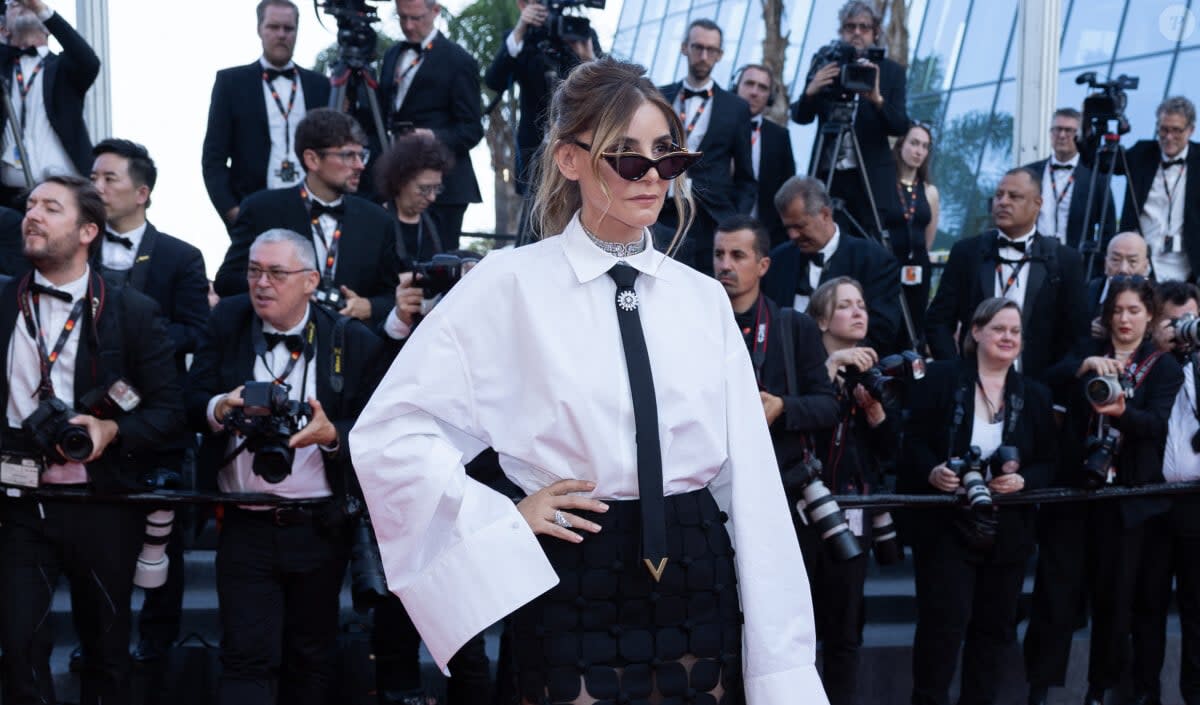 <p>Clotilde Courau a fait le show lors de la montée des marches.</p>
<p>Clotilde Courau - Montée des marches du film " Club Zéro " lors du 76ème Festival International du Film de Cannes, au Palais des Festivals à Cannes. © Olivier Borde / Bestimage</p> - © BestImage, OLIVIER BORDE / BESTIMAGE