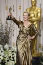 <p>Ganz in Gold beim Herzeigen des Oscars. <i>(Foto von Rick Rowell/ABC via Getty images.)</i></p>