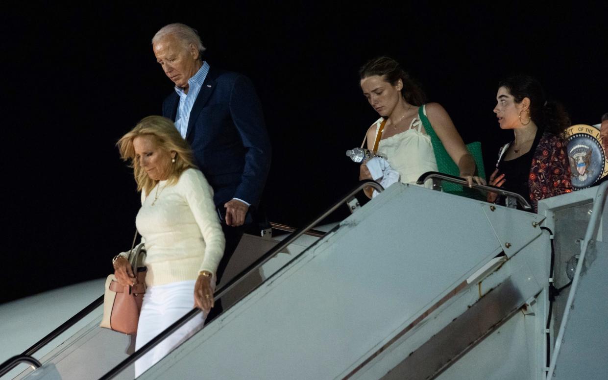 Biden family arrives at Hagerstown airport