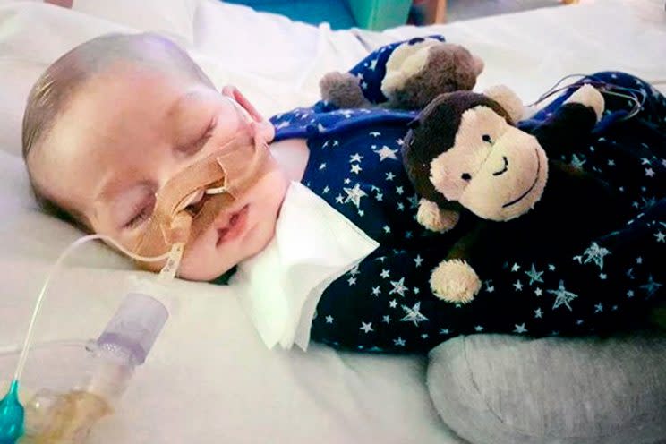 El bebé británico Charlie Gard será desconectado como recomendaron los médicos. Padece una enfermedad genética llamada ‘síndrome de depleción del ADN mitocondrial’, que le provocó un daño cerebral considerado irreversible. (Fito: Getty)
