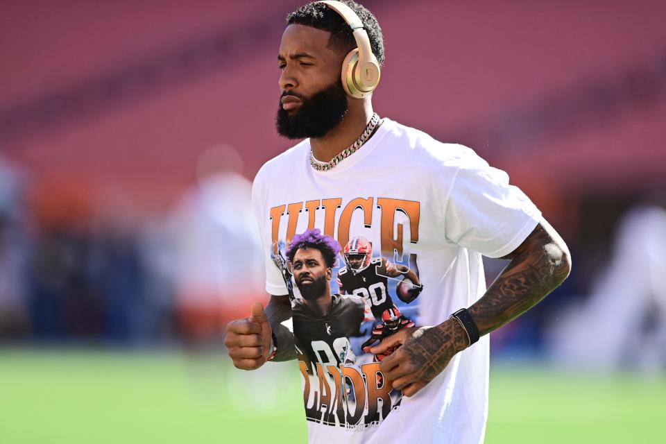 Cleveland Browns wide receiver Odell Beckham Jr. warms up before an NFL football game against the Chicago Bears, Sunday, Sept. 26, 2021, in Cleveland. (AP Photo/David Dermer)