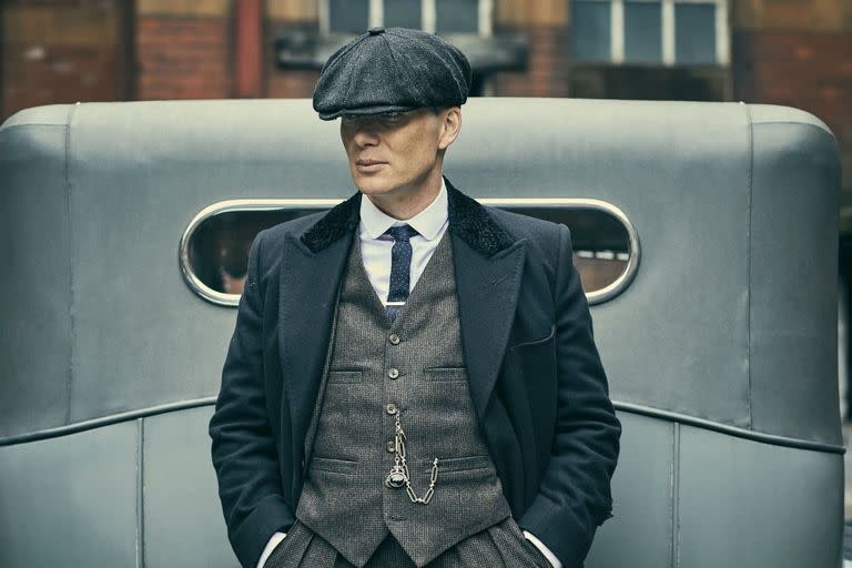 Cillian Murphy interpreta a Tommy Shelby en la serie Peaky Blinders.