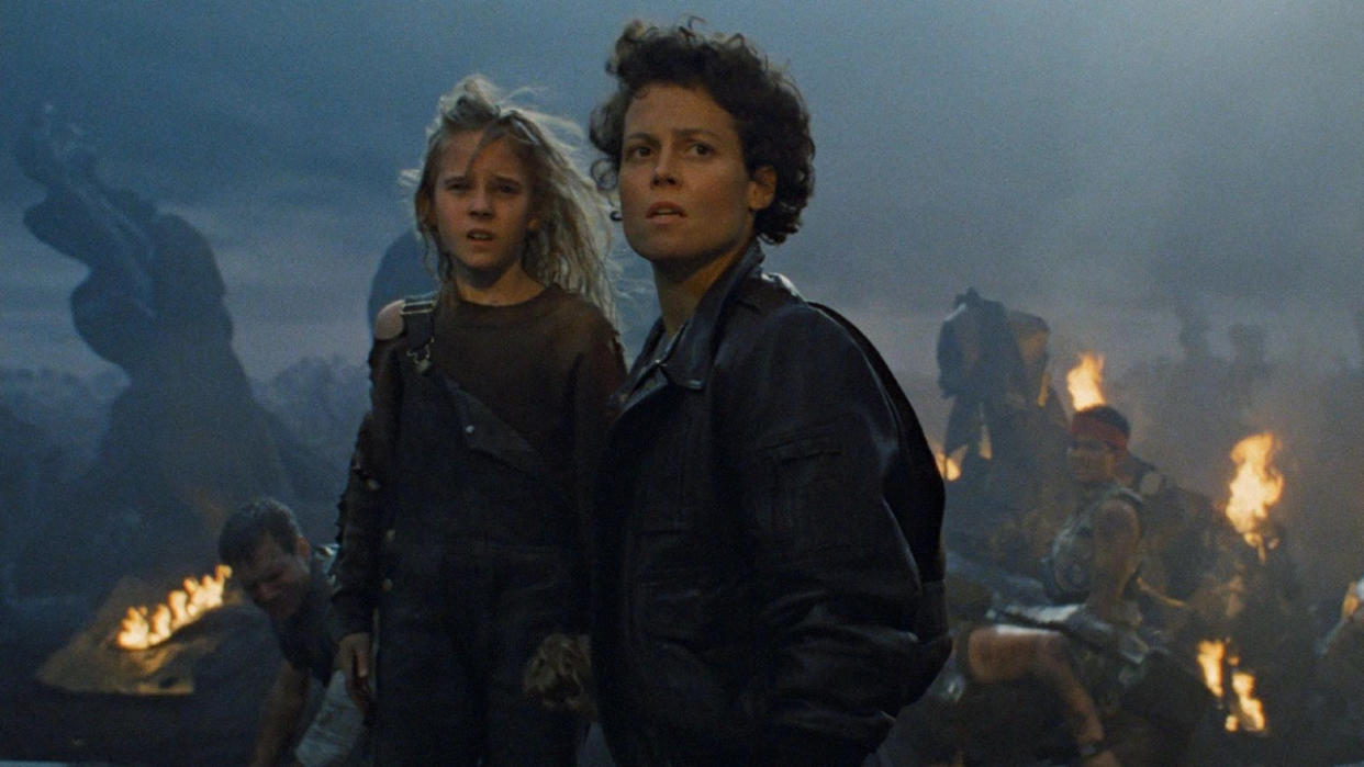  Carrie Henn and Sigourney Weaver in Aliens 