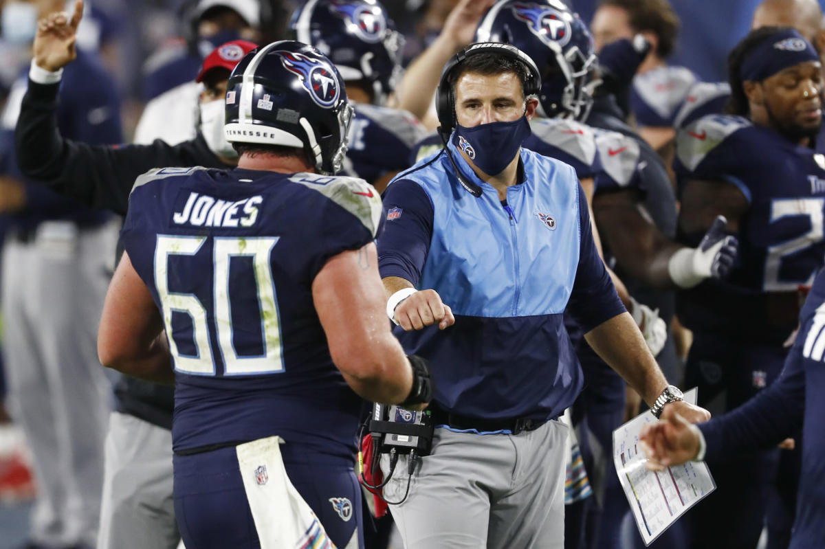 Titans' Mike Vrabel, Ben Jones share touching moment after win