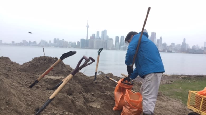 Toronto Islands residents bracing for lake levels to rise up to 25 cm in weeks ahead