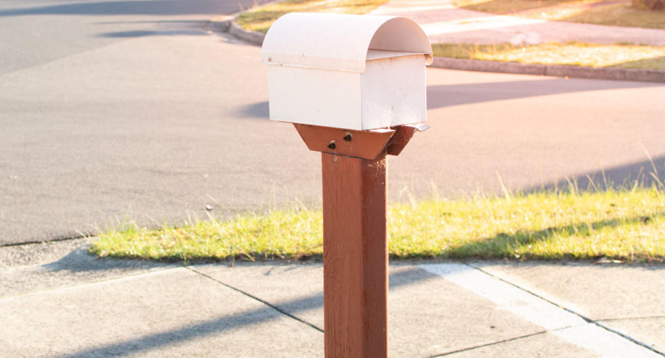 A Sunshine Coast father has been pleasantly surprised after opening his letterbox to find a kind note with $20 attached. Source: Getty Images (File pic)