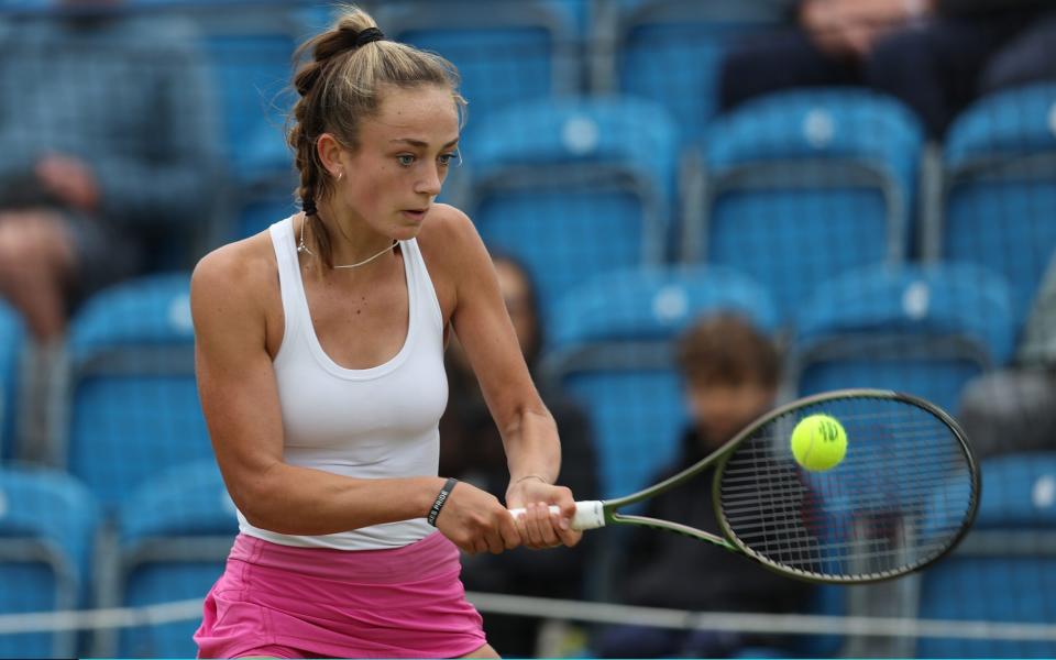 Isabelle Lacy of Great Britain in action against Madison Brengle of USA during the Lexus Surbiton Trophy at Surbiton Racket & Fitness Club on June 06, 2023 in Surbiton, England. - Getty Images/Christopher Lee