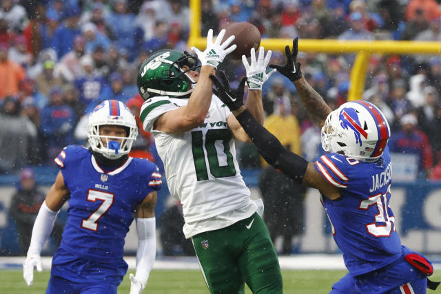 Habit of surrendering long runs bites Bills again in loss to Jets