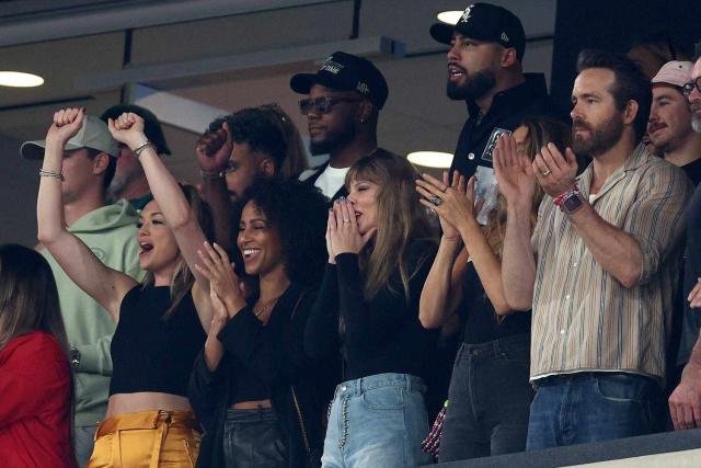 Taylor Swift Cheers on Travis Kelce at Chiefs-Jets