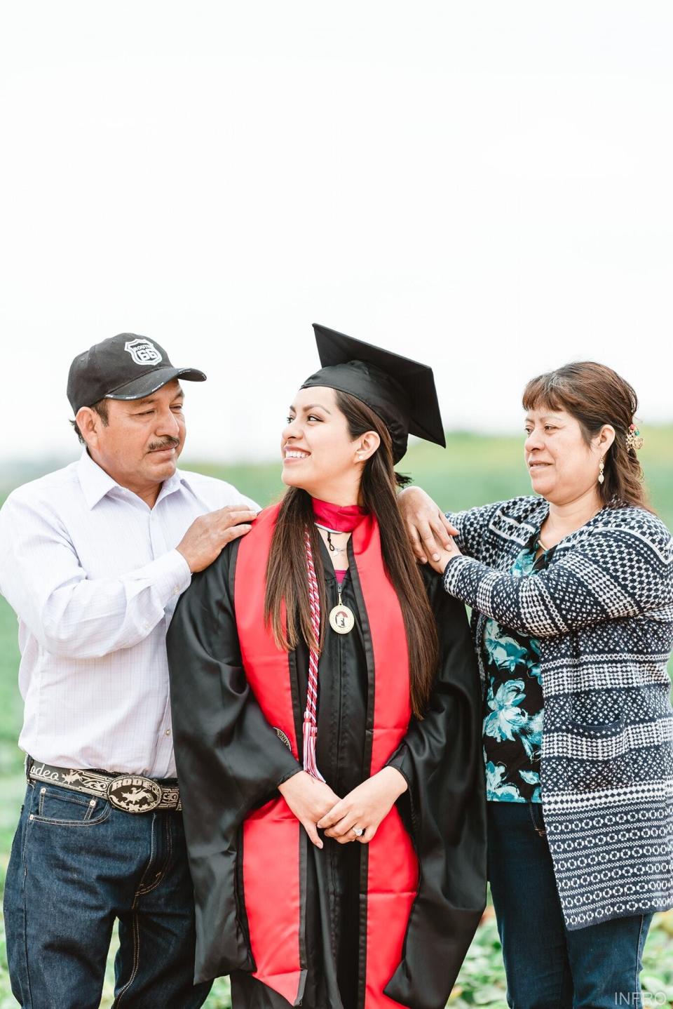 Photographer Aldair Nathaniel Sanchez captured heartfelt moments as Erica Alfaro joined her parents for a graduation photo shoot in the strawberry fields were they worked. (Photo: <a href="https://www.facebook.com/infrophotography" target="_blank">Courtesy of photographer Aldair Nathaniel Sanchez</a>)