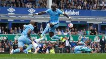 Football - Everton v Manchester City - Barclays Premier League - Goodison Park - 23/8/15 Everton's Tom Cleverley is fouled by Manchester City's Fernandinho and is shown a yellow card Reuters / Andrew Yates