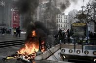 <p>La place d'Italie était samedi le théâtre de flambées de violence sporadiques. </p>