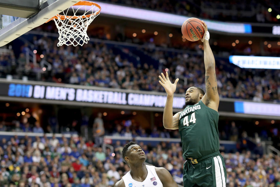 WASHINGTON, DC - MARCH 31: Nick Ward #44 of the Michigan State Spartans shoots the ball against Zion Williamson #1 of the Duke Blue Devils during the second half in the East Regional game of the 2019 NCAA Men's Basketball Tournament at Capital One Arena on March 31, 2019 in Washington, DC. (Photo by Rob Carr/Getty Images)