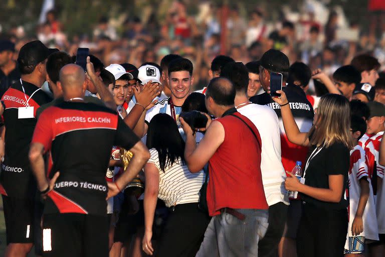 Julián Álvarez, homenajeado en su pueblo al regreso de Qatar