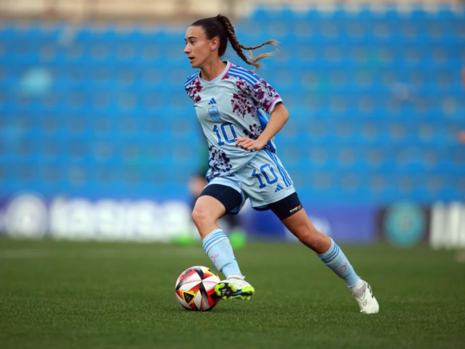 Chelsea Women sign Barcelona midfielder Júlia Bartel