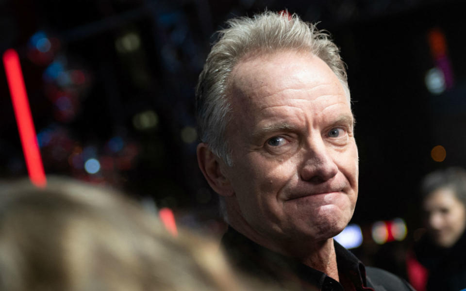 <p>Sting est un musicien engagé depuis de nombreuses années, que ce soit par des textes comme <i>Driven to Tears</i>, des concerts donnés en faveur d'ONG mais aussi une inscription à Amnesty International, qui se bat pour le respect des droits de l'homme. Sting est également engagé pour l'environnement, puisqu'il a cofondé en 1987 la Rainforest Foundation, pour venir en aide aux forêts vierges et aux populations qu'elles abritent. </p>...