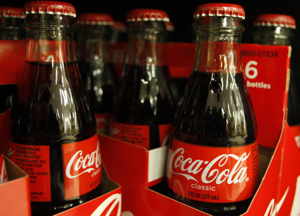 Coca-Cola, lotto ritirato per rischio chimico: che significa, cosa si rischia davvero. REUTERS/Joshua Lott (UNITED STATES BUSINESS)