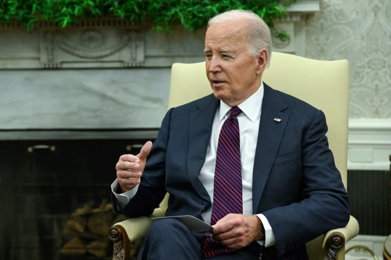 Joe Biden y su esposa Jill Biden ganaron 619.976 dólares en 2023, la mayor parte procedente del sueldo de 400.000 dólares del presidente (ANDREW CABALLERO-REYNOLDS)