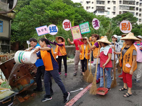 泰山區隊鄧淑華獲頒模範清潔隊長　展現女力風華