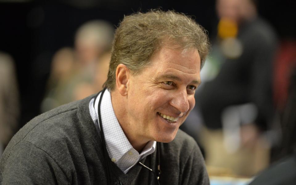 Kevin Harlan started getting interested in sports broadcasting while growing up in Wisconsin.