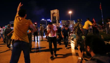 Supporters of Turkish President Tayyip Erdogan are dispersed with shots in the air by the military at the Taksim Square in Istanbul, Turkey, July 16, 2016. REUTERS/Murad Sezer - RTSI7H2