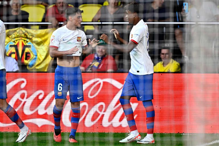 Yamal celebra con Gavi luego de asistirlo para marcar el 1 a 0 de Barcelona ante Villarreal