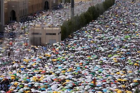 Muslim pilgrims leave after they finished their prayers at Namira Mosque in Arafat during the annual haj pilgrimage, outside the holy city of Mecca, Saudi Arabia September 11, 2016. REUTERS/Ahmed Jadallah