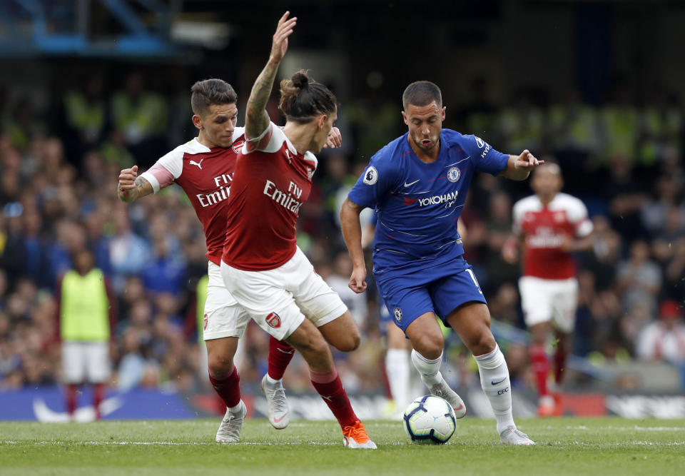 Chelsea's Eden Hazard, right, duels for the ball with Arsenal's Hector Bellerin during the English Premier League soccer match between Chelsea and Arsenal at Stamford bridge stadium in London, Saturday, Aug. 18, 2018. (AP Photo/Alastair Grant)