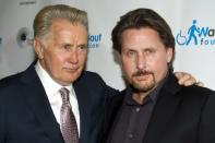 <p>Während Charlie Sheen für einen Skandal nach dem anderen sorgt, führt dessen Bruder Emilio Estevez ein behagliches Leben als Winzer. Seinen letzten Film drehte Estevez im Jahr 2010 gemeinsam mit Vater Martin Sheen („Dein Weg“). Sein Weingut in Malibu betreibt der 55-Jährige gemeinsam mit seiner Verlobten Sonja Magdevski. (Bild: AP Photo)</p>