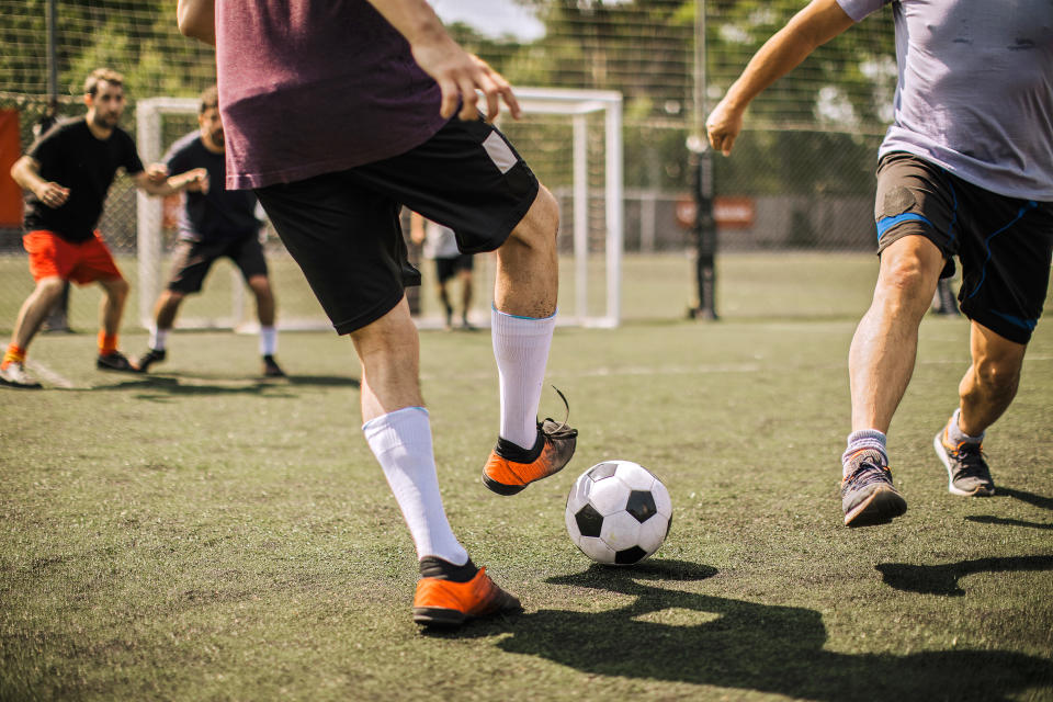 Dass Fußball auch sinnvoll Geld einbringen kann, zeigt ein Benefizturnier in Germering. (Symbolbild: Getty Images)