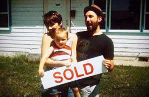 Los Hankins celebran la compra de su casa envenada en julio de este año (foto cortesía de la familia)