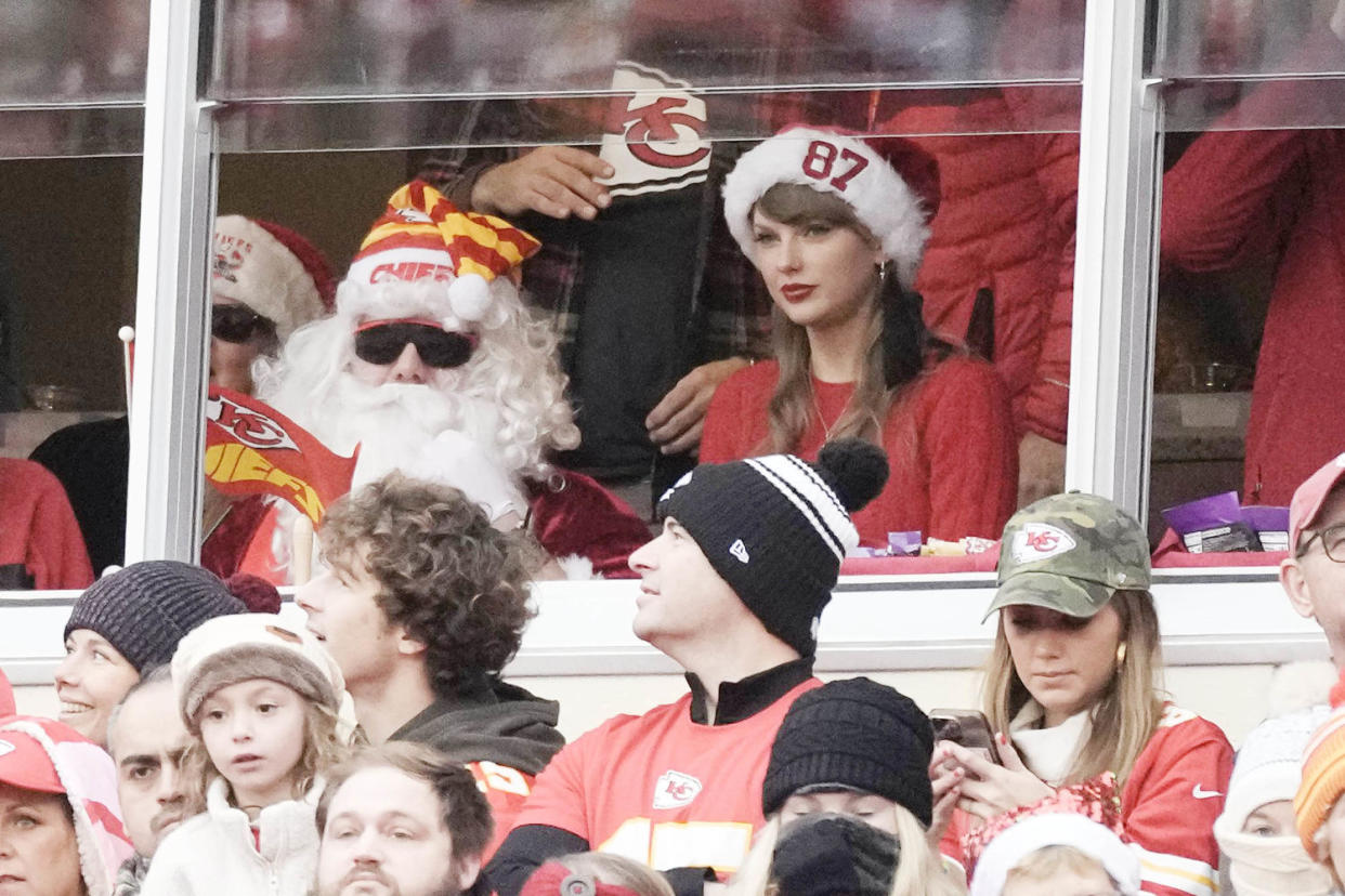 Taylor Swift (Charlie Riedel / AP)