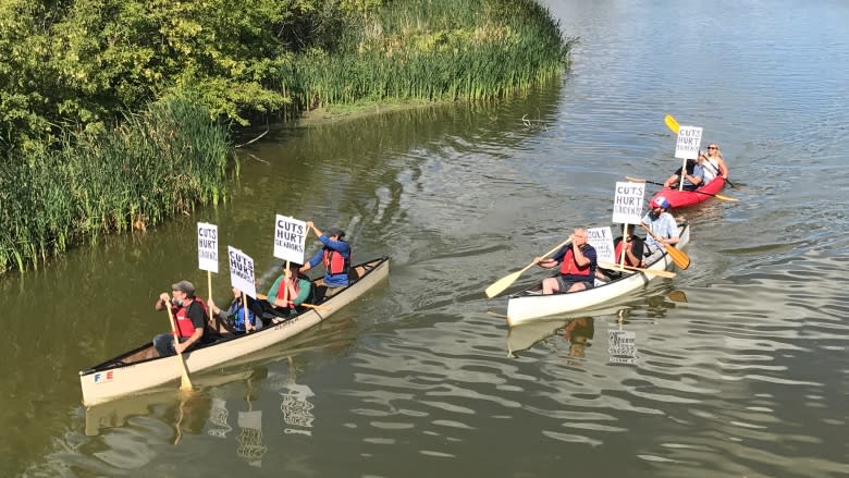 Protesters canoe through Sask. Party golf tournament fundraiser